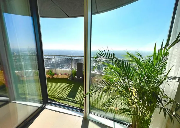 Stylish 1-Bedroom Apt With Stunning London Views