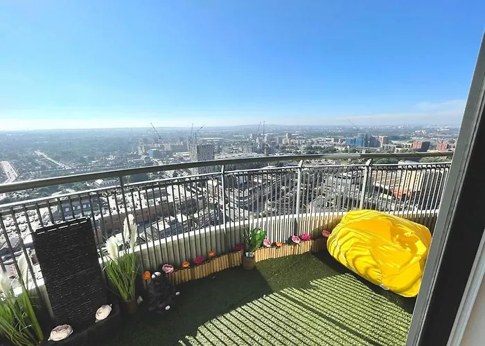 Stylish 1-Bedroom Apt With Stunning London Views