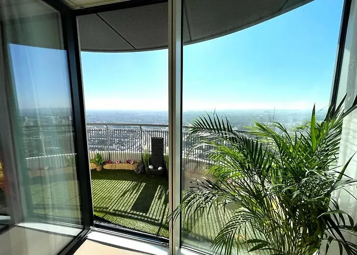 Stylish 1-Bedroom Apt With Stunning London Views
